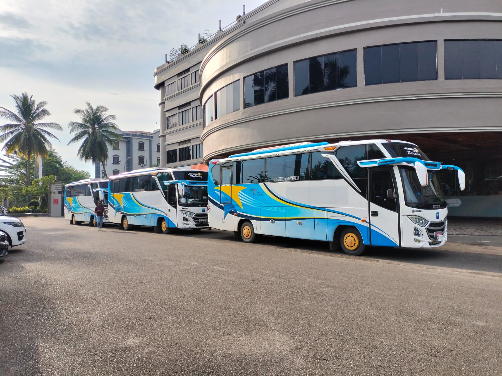 sewa medium bus batam