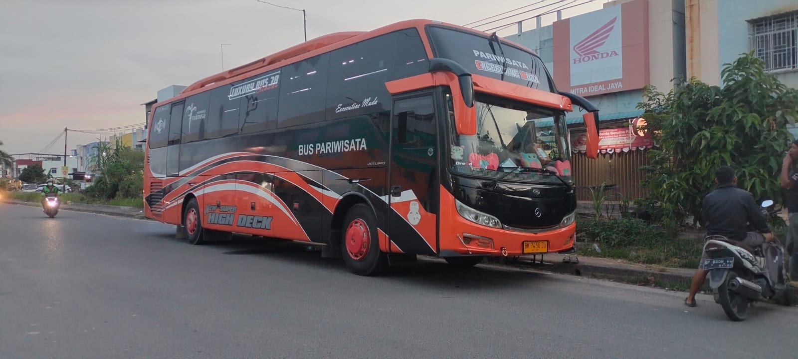 Sewa Bus Pariwisata Batam (Big Bus 45-50 Seat)