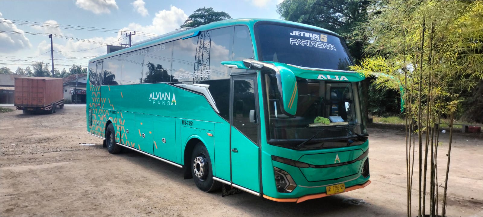 Sewa Medium Bus Batam 30-35 Seat