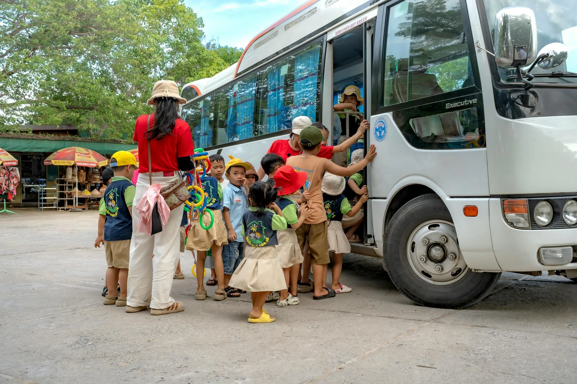 Rental Bus Batam Murah & Nyaman | Booking Sekarang!